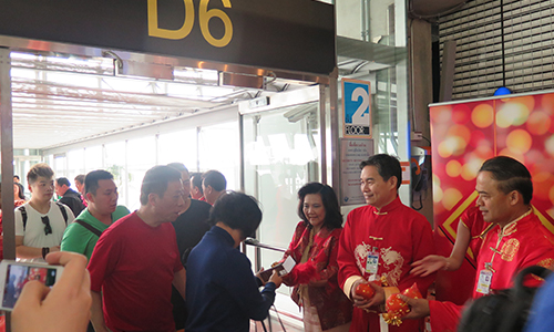 Thailand-welcoming-CN-tourists-19-Feb-2015_02.jpg
